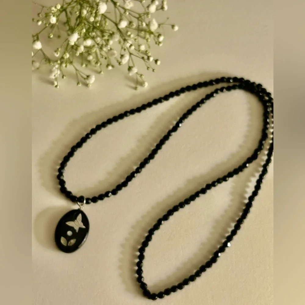 Vintage Necklace inlaid Mother of Pearl Butterfly flowers pendant faceted beads